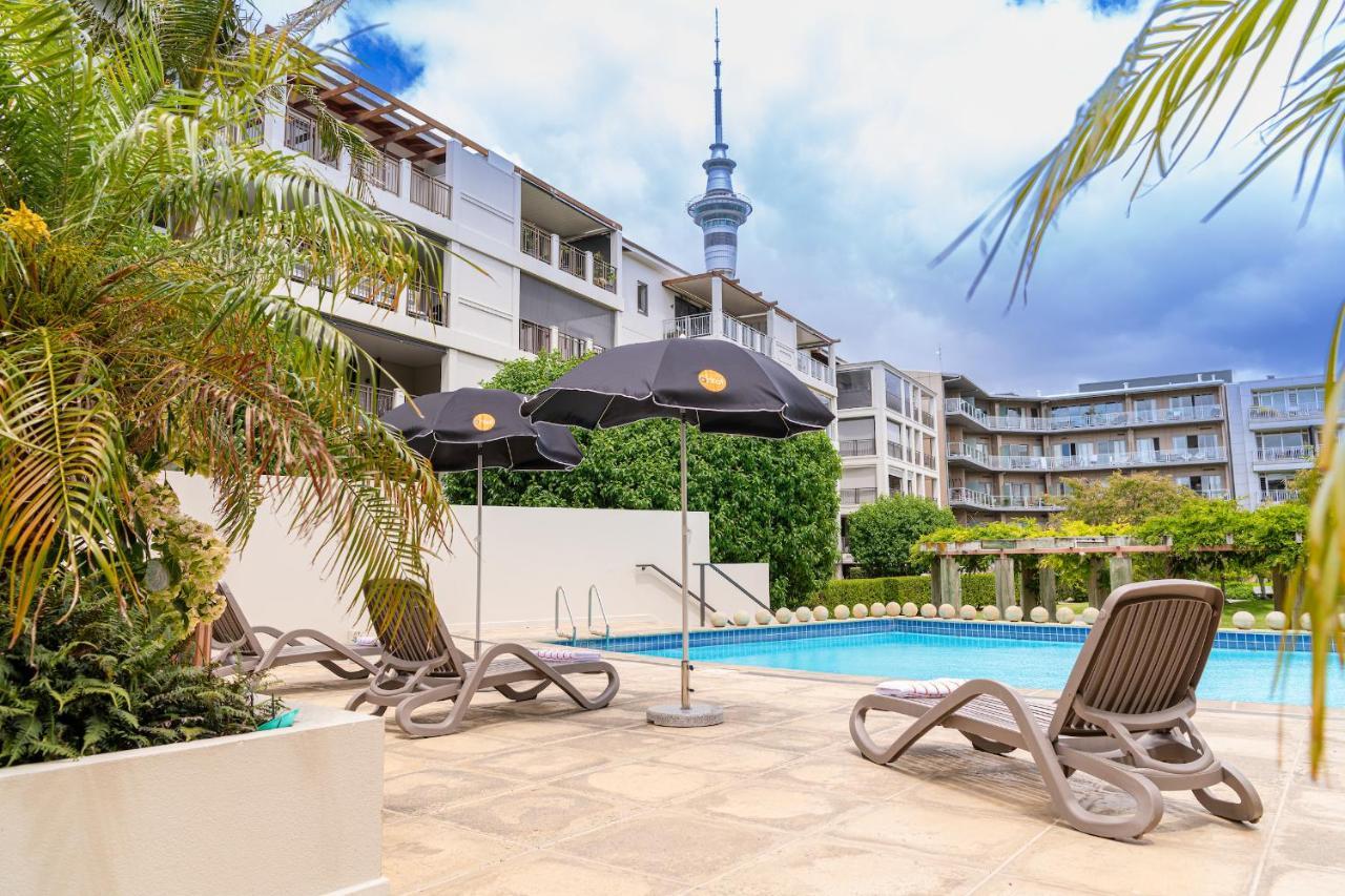 Ohtel Auckland Hotel Exterior foto The swimming pool at the hotel