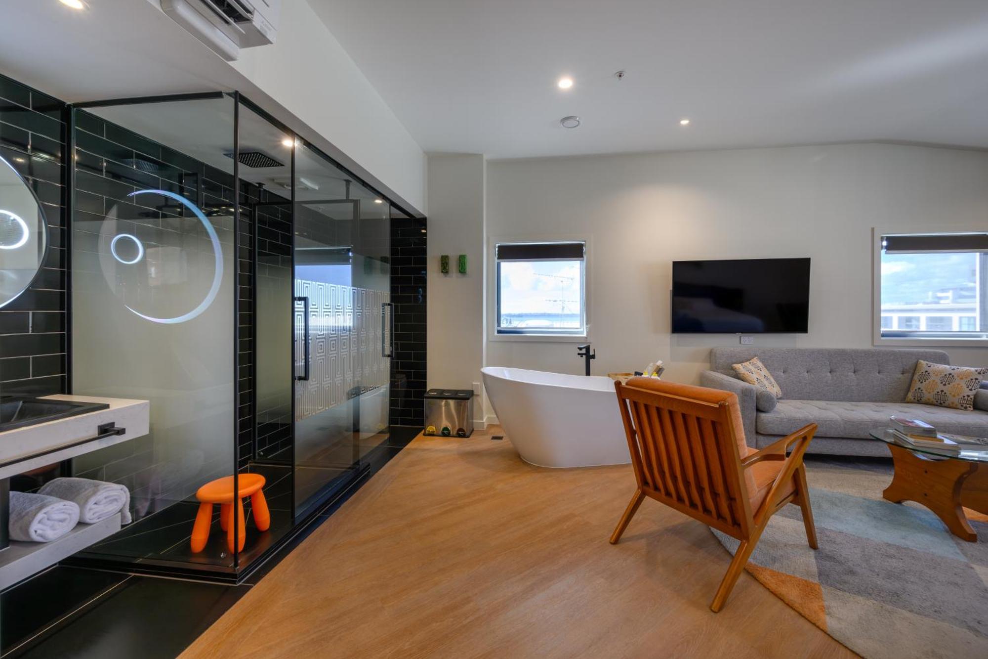 Ohtel Auckland Hotel Exterior foto A modern bathroom with a freestanding bathtub