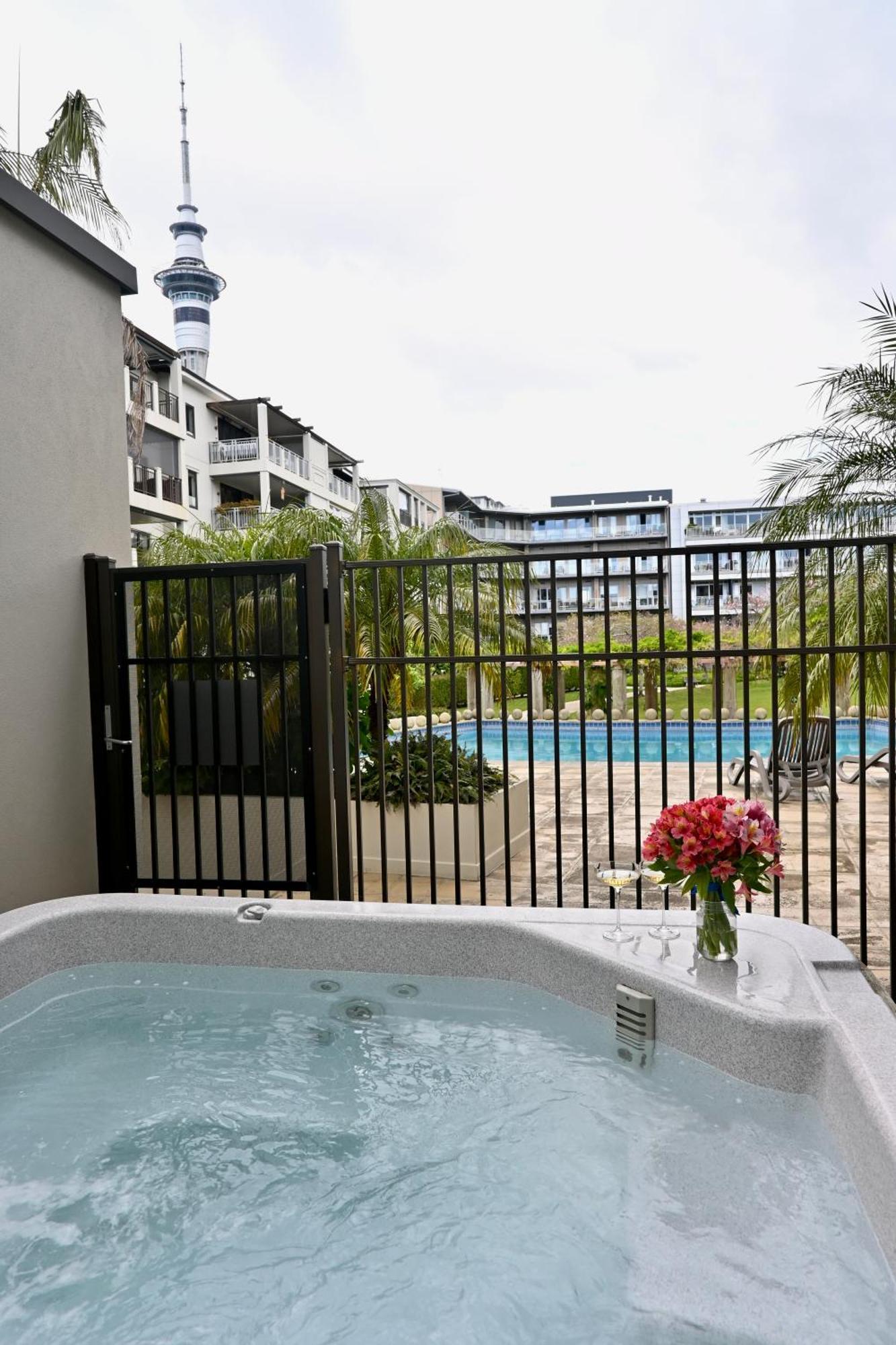 Ohtel Auckland Hotel Exterior foto A spa in a hotel